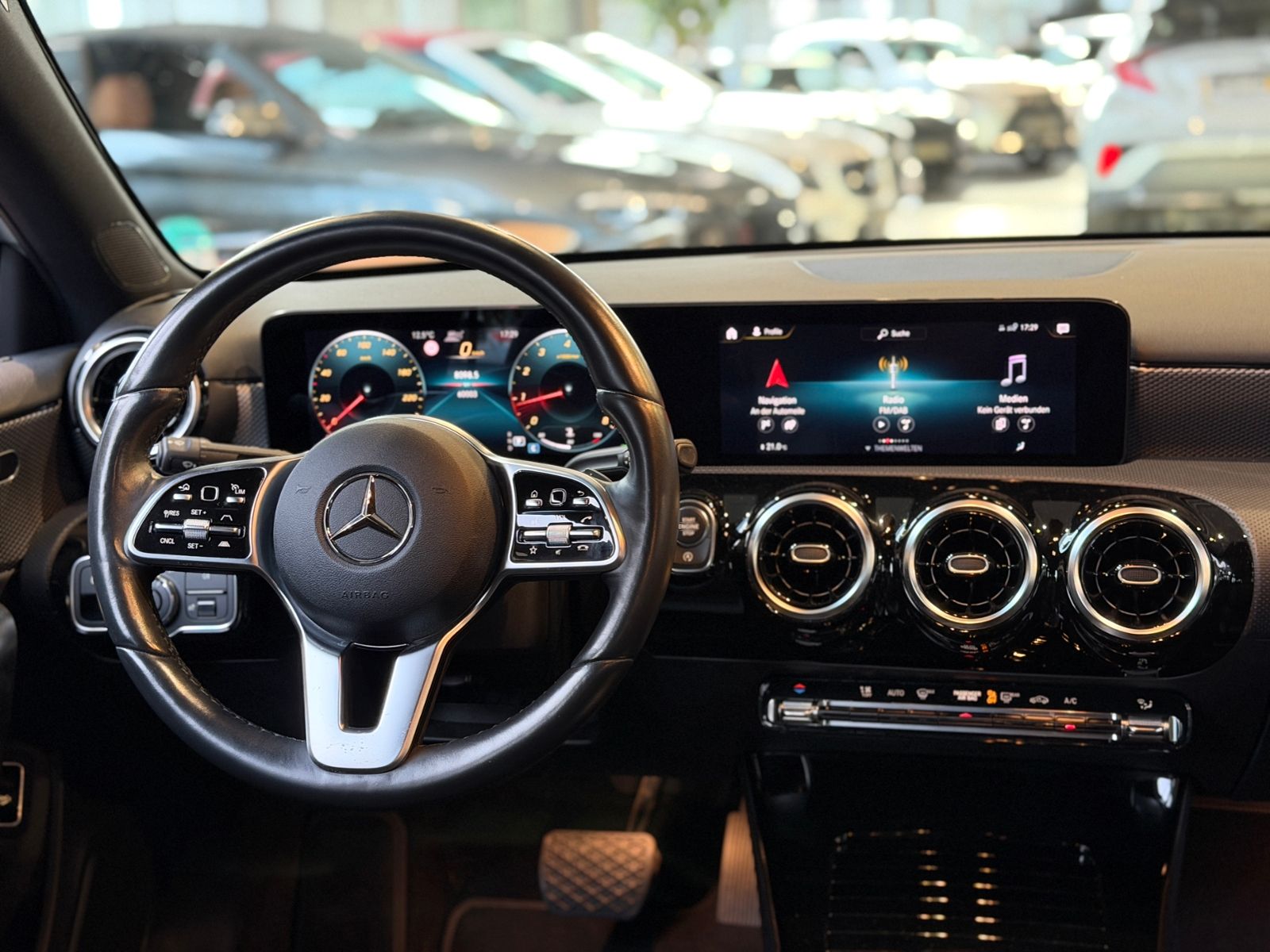 Fahrzeugabbildung Mercedes-Benz A 200 Limousine Progressive NIGHT 360° DIST