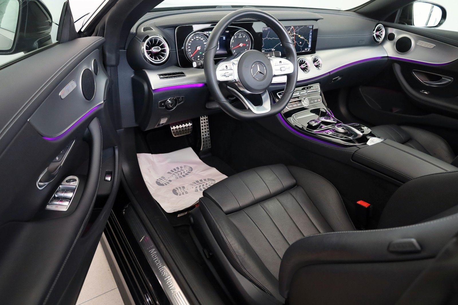 Fahrzeugabbildung Mercedes-Benz E 350 Cabrio AMG Line Leder,Navi,LED,Kamera,SH