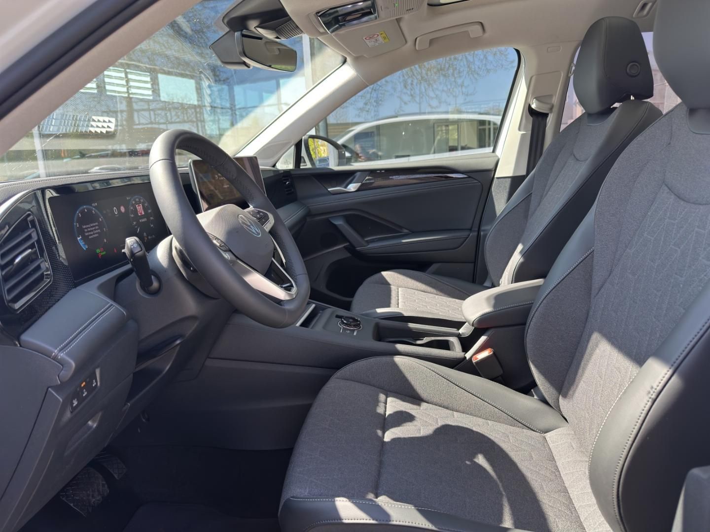Fahrzeugabbildung Volkswagen Tiguan 1.5 eTSI W Life AHK,HUD,Kamera,LED,Matrix