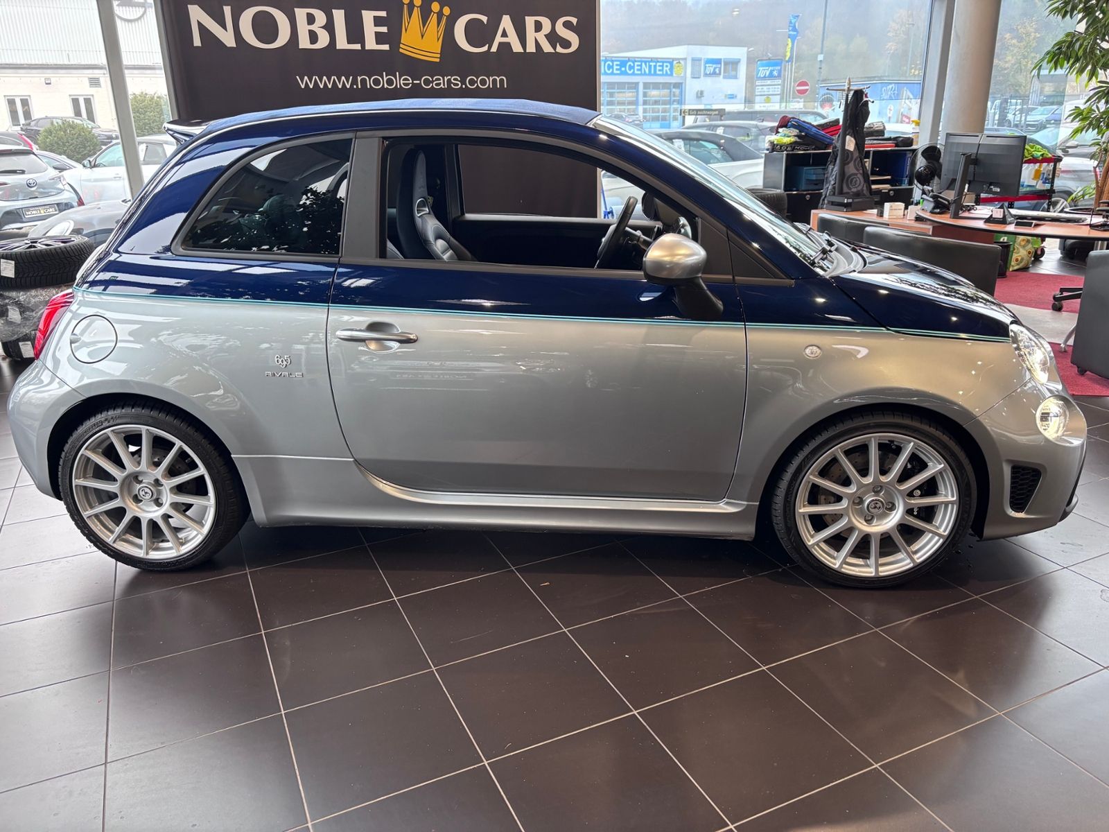 Fahrzeugabbildung Abarth 695C  Rivale  XENON LEDER ALU