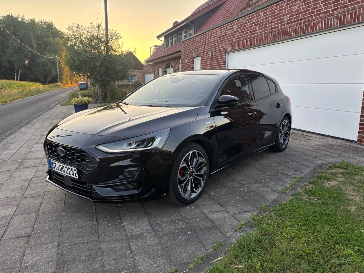 Ford Focus Lim. ST-Line X, Panorama, TÜV/Service Neu*
