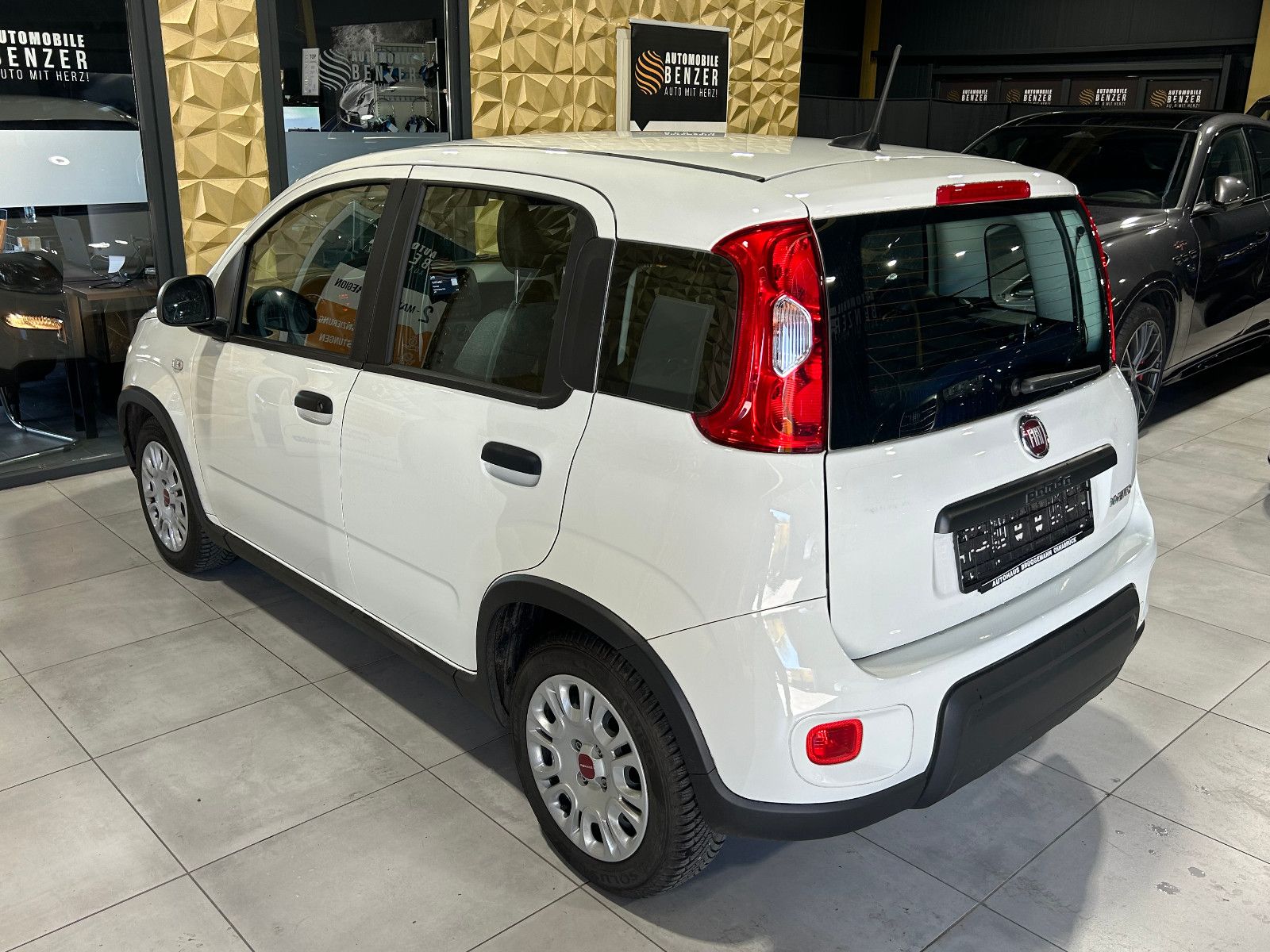 Fahrzeugabbildung Fiat Panda Base/KLIMA/4-TÜRER/DAB/ALLWETTER