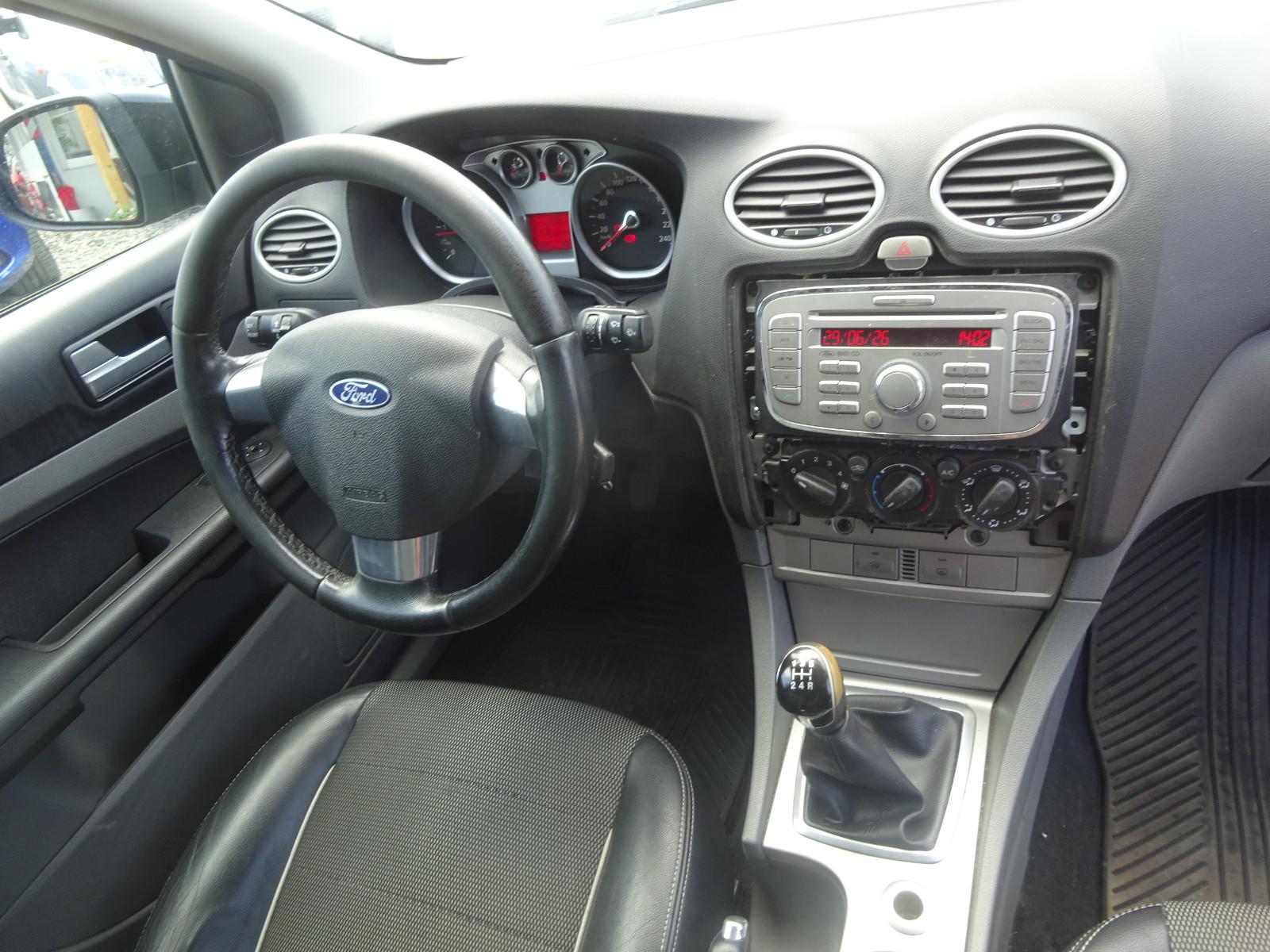 Ford Focus 2009 — photo 12