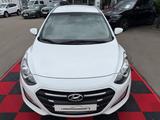 Hyundai i30 1.6 CRDI cw blue Trend*Navi*Kamera* - Hyundai i30: Crdi