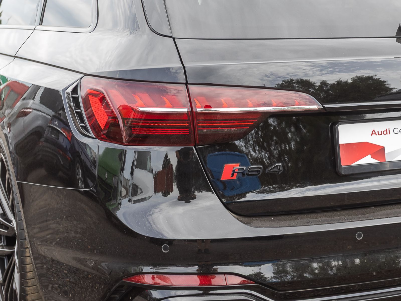 Audi RS4 Avant Matrix Sportfahrwerk Sportabgasanlage foto 10