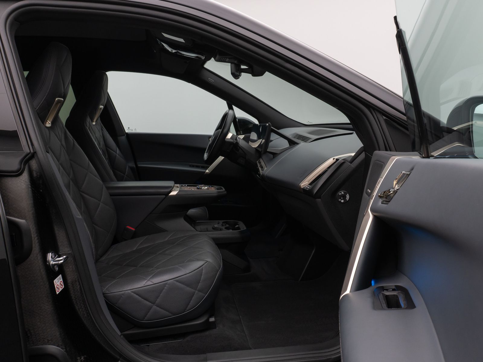 Fahrzeugabbildung BMW iX xD40 Sport Panorama Laser 360°ACC Komfort 22"