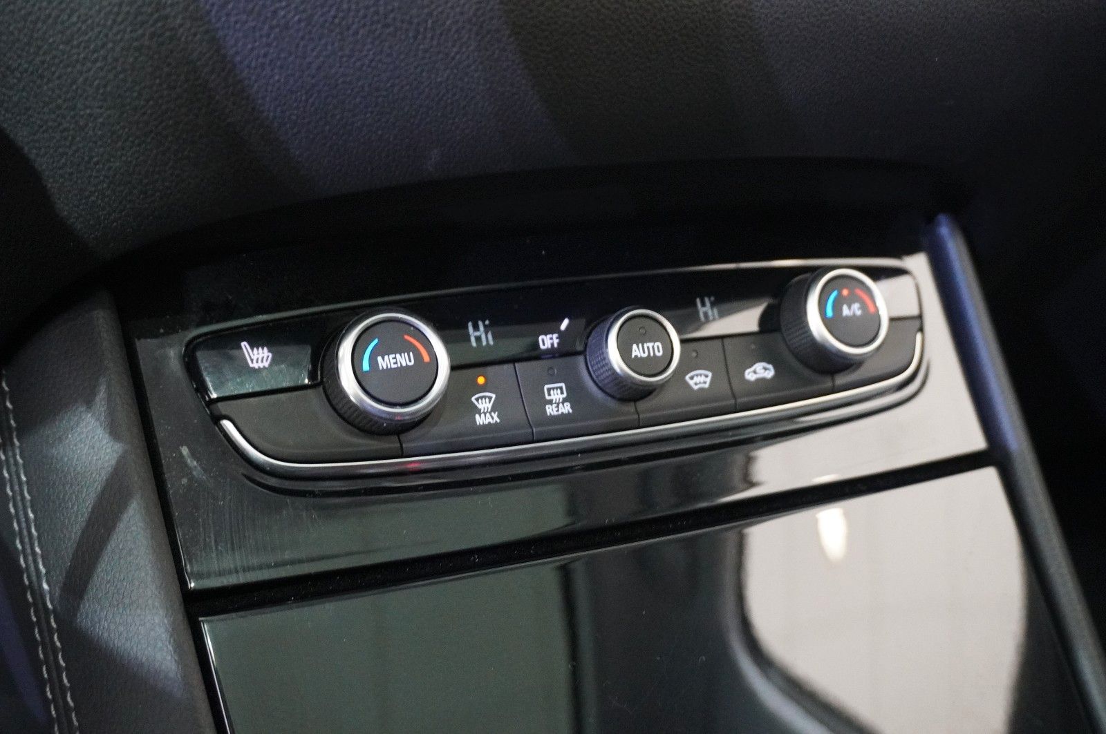 Fahrzeugabbildung Opel Grandland (X) 1.5D  EDIT. NAVI/LED/KAMERA/SH/AHK