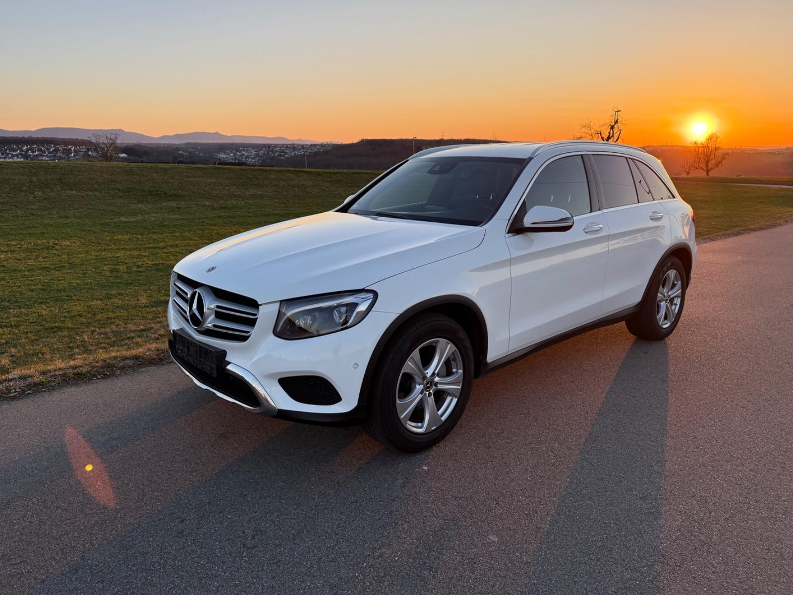 Mercedes-Benz GLC 220 4Matic AMG/AHK/STANDHEIZUNG/KEYLESS