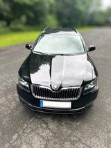 Skoda Superb 2.0 TDI 125kW DSG Exclusive Combi Exc... - Skoda Superb: Exclusive