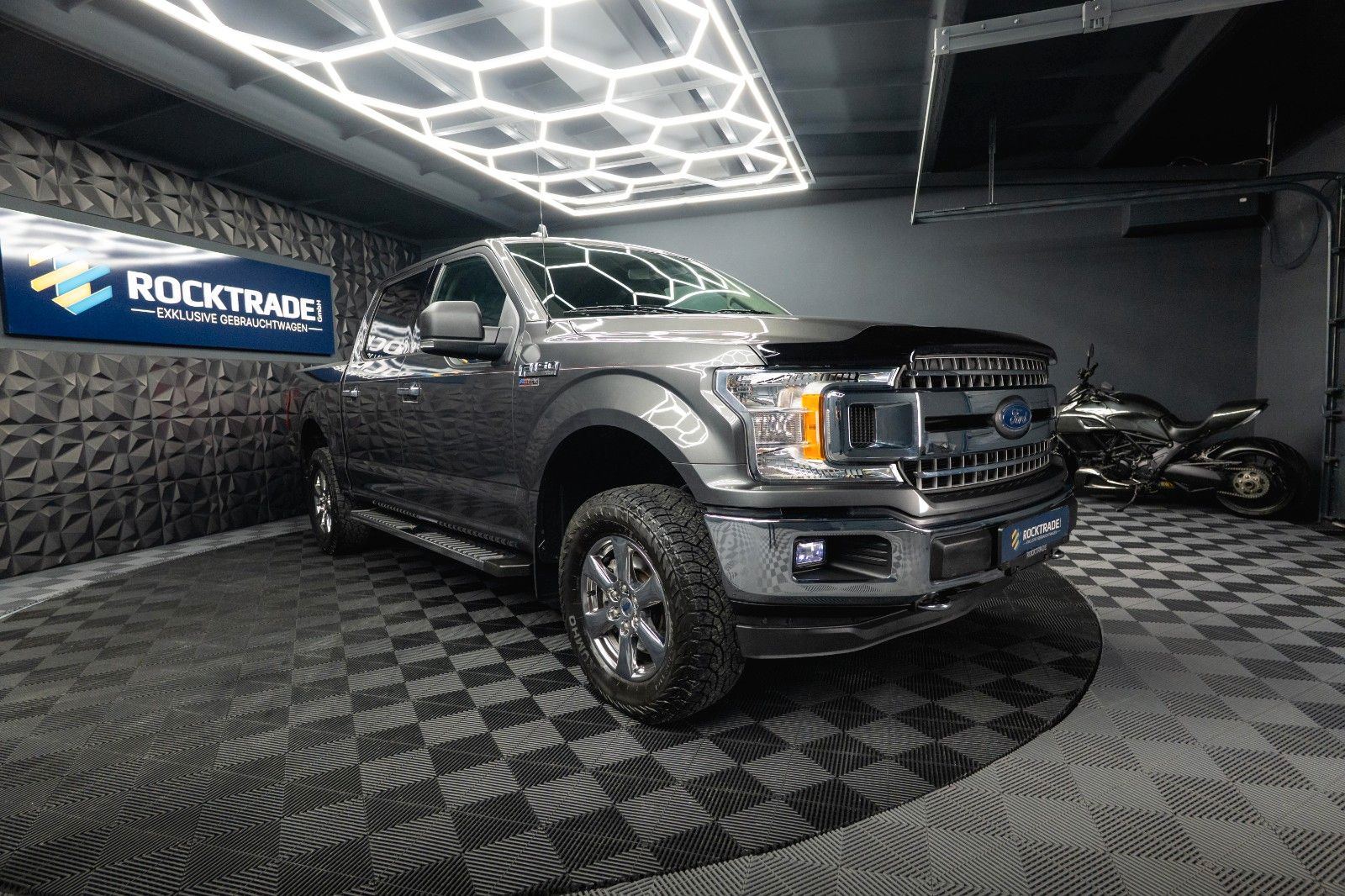 Fahrzeugabbildung Ford F150 5.0L V8 4x4 Offroad XLT SupCrew Unfallfrei