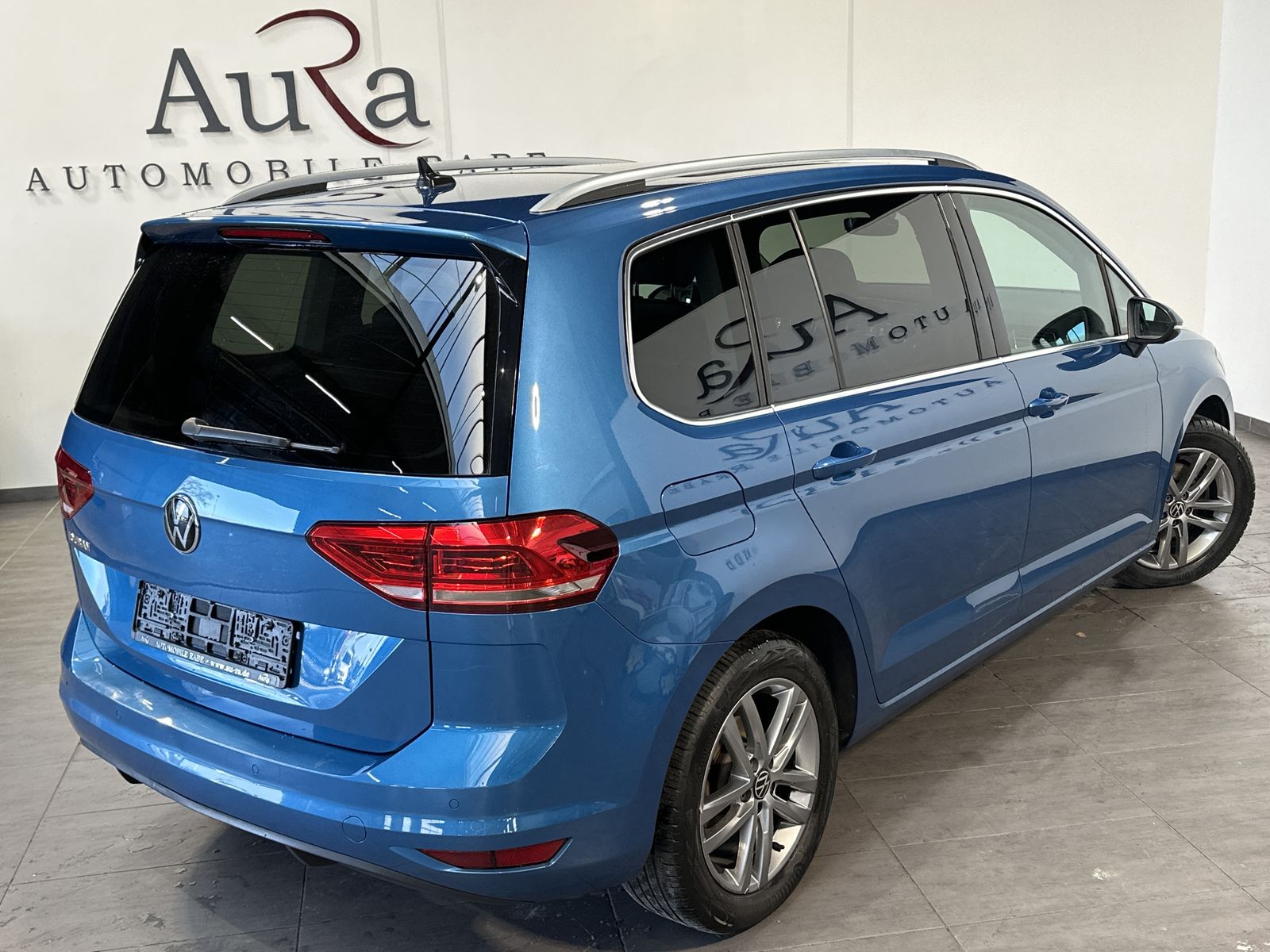 Fahrzeugabbildung Volkswagen Touran 1.5 TSI DSG 7-Sitzer HL NAV+LED+AHK+PANO
