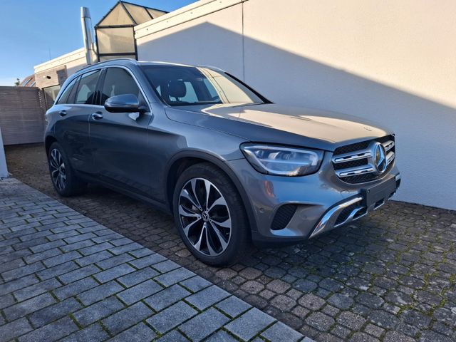 Mercedes-Benz GLC 300 d 4M ACC_Cam_AMG Interieur_StandHZG_Pano