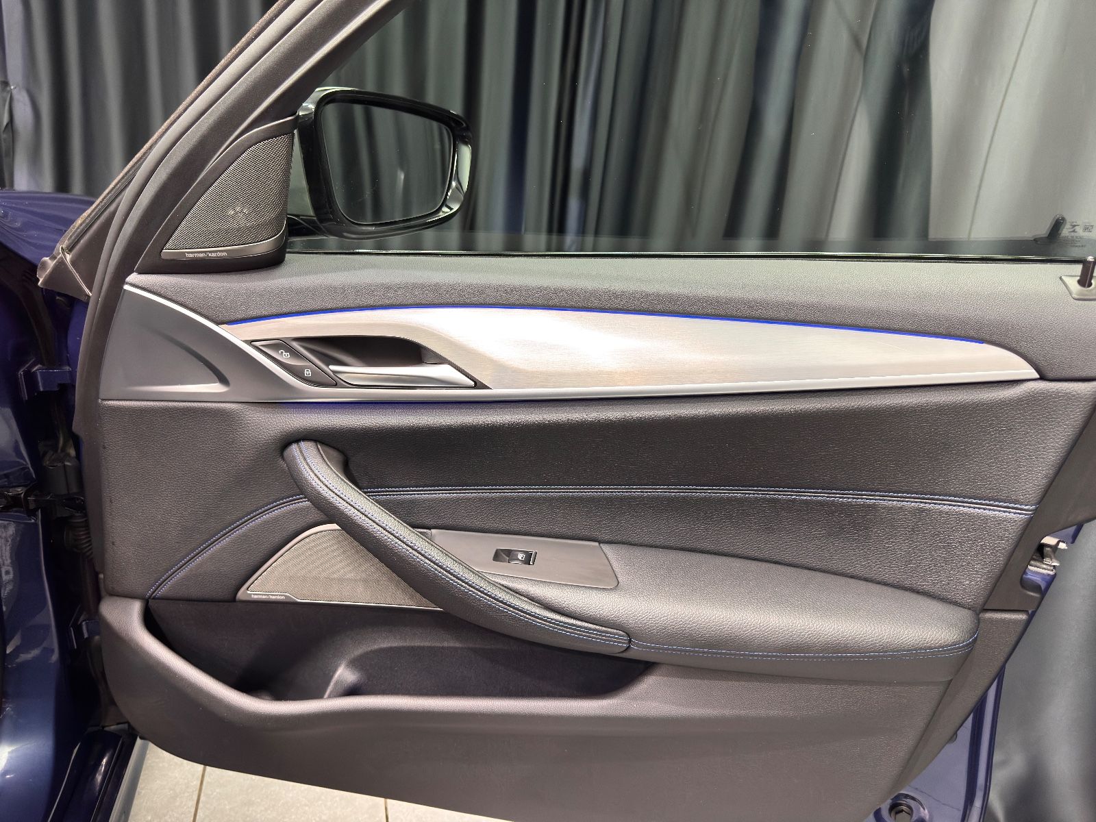 Fahrzeugabbildung BMW M550i Lim. xDrive|LASER|HEAD-UP|AHK|SCHIEBEDACH|