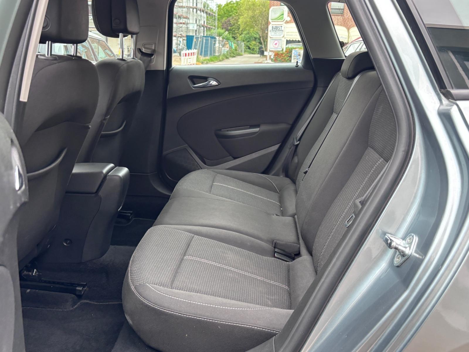 Opel Astra 2014 — photo 12