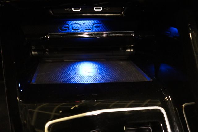 Fahrzeugabbildung Volkswagen Golf VIII Lim. R 4Motion|MATRIX|H/K|DCC|AMBIENTE