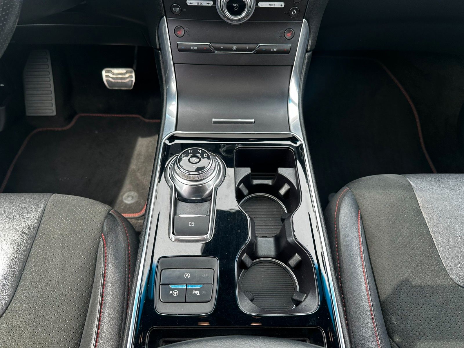 Fahrzeugabbildung Ford Edge ST-Line 4x4 Navi / Pano / T.Leder/ Sitzhzg
