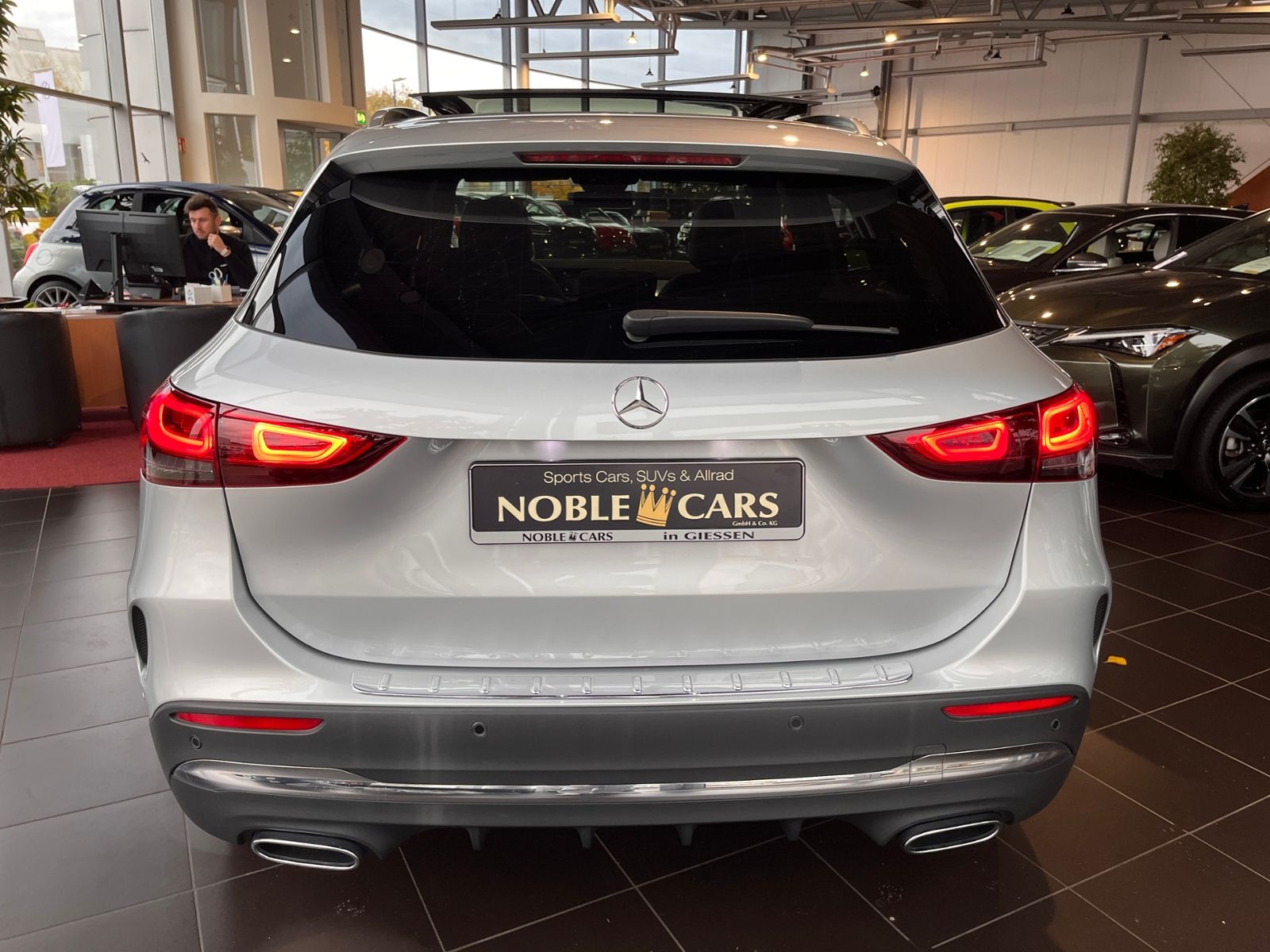 Fahrzeugabbildung Mercedes-Benz GLA 250 4Matic AMG Line PANO LED NAVI