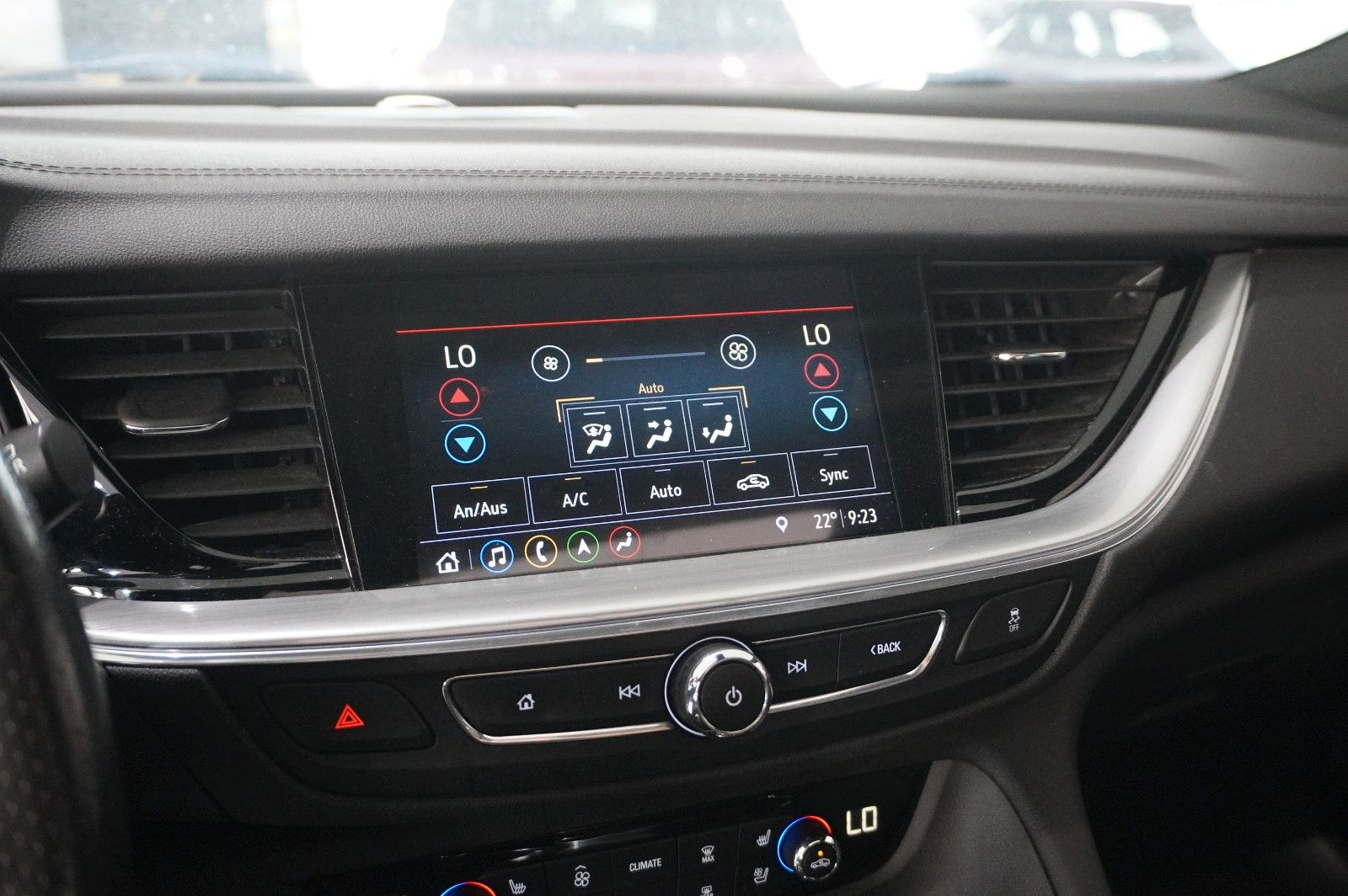 Fahrzeugabbildung Opel Insignia B ST 2.0D GSi 4X4 NAVI/LED/HUD/PANO/AHK