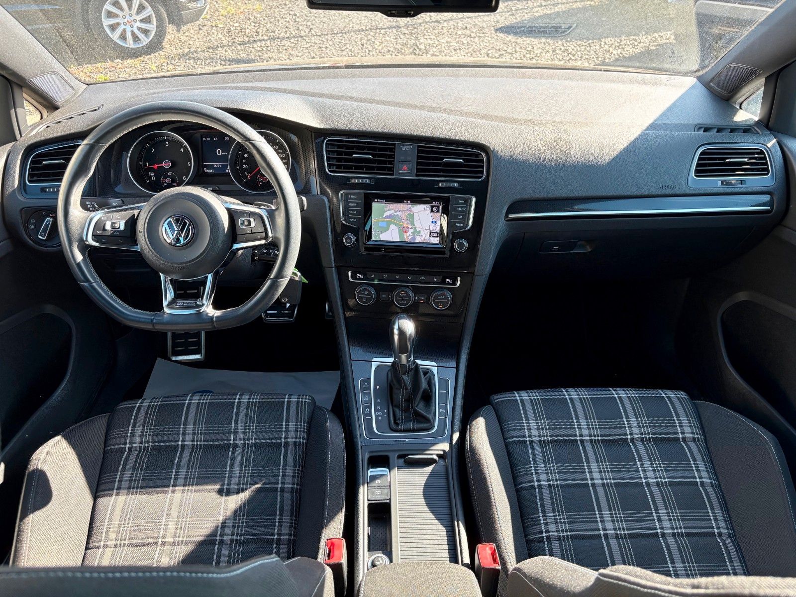 Fahrzeugabbildung Volkswagen Golf VII DSG GTD SPORT Navi Xenon 1.HAND AHK PDC
