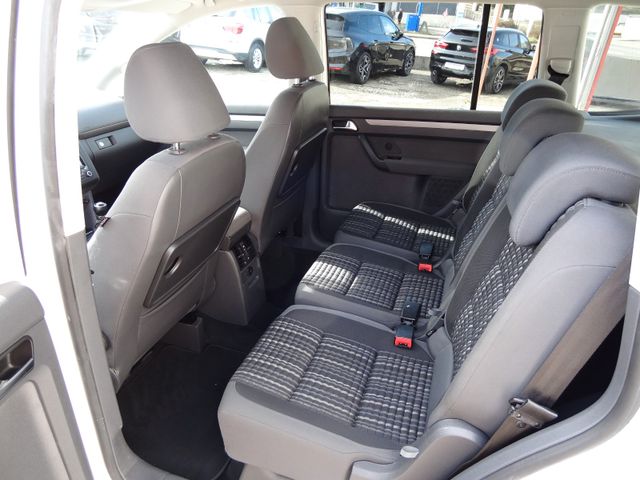 Fahrzeugabbildung Volkswagen CrossTouran/2.Hd/AHK/SitzH/140PS/PDC/Bi-Xenon/