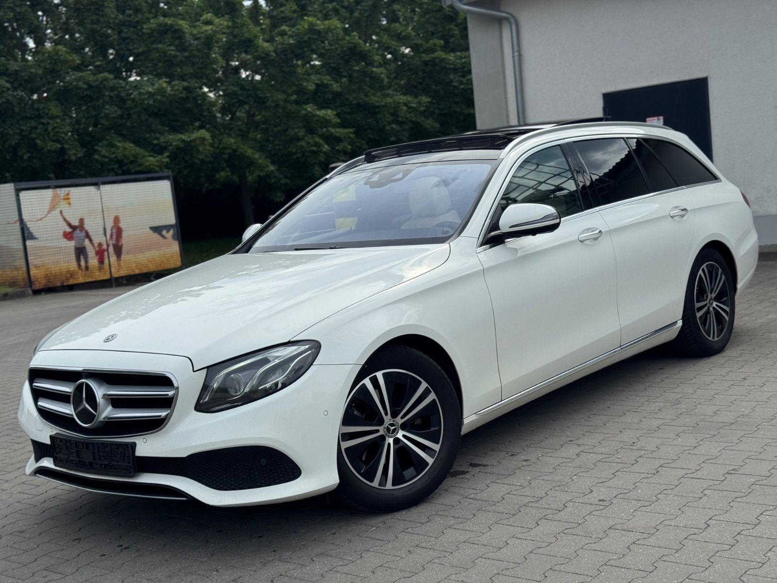 MERCEDES-BENZ E 220 d T-Modell/PANO/ACC/WIDESCREEN/LED/KEYLESS