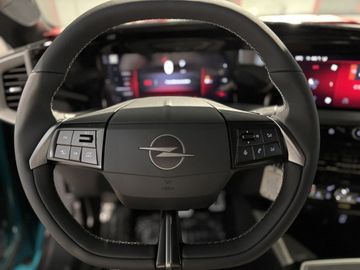 Fotografie 17 des Opel Mokka 1.2 DI Turbo Hybrid 48V Automatik GS