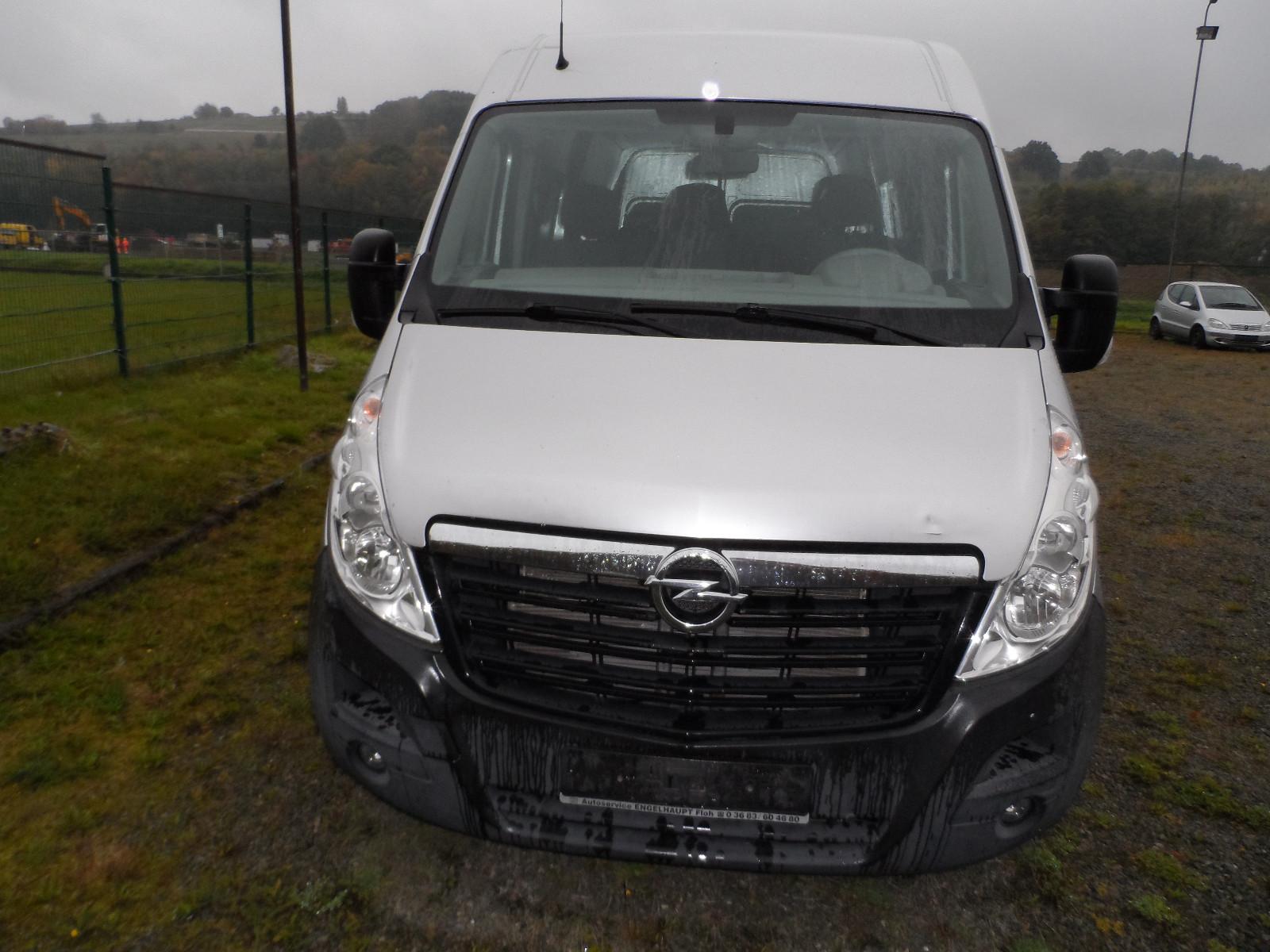 Opel Movano 2011 — вигляд ззаду
