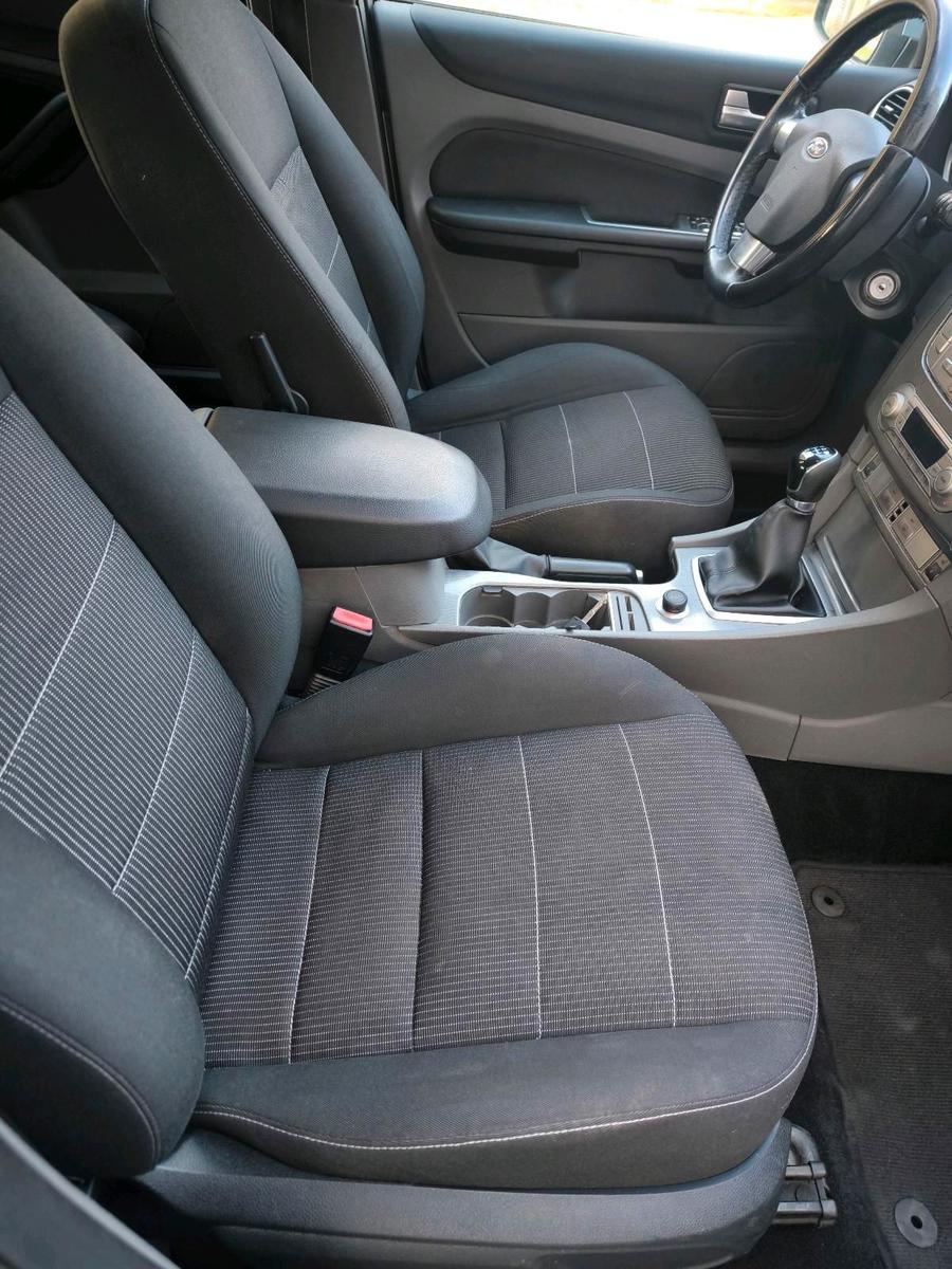 Ford Focus 2009 — photo 15