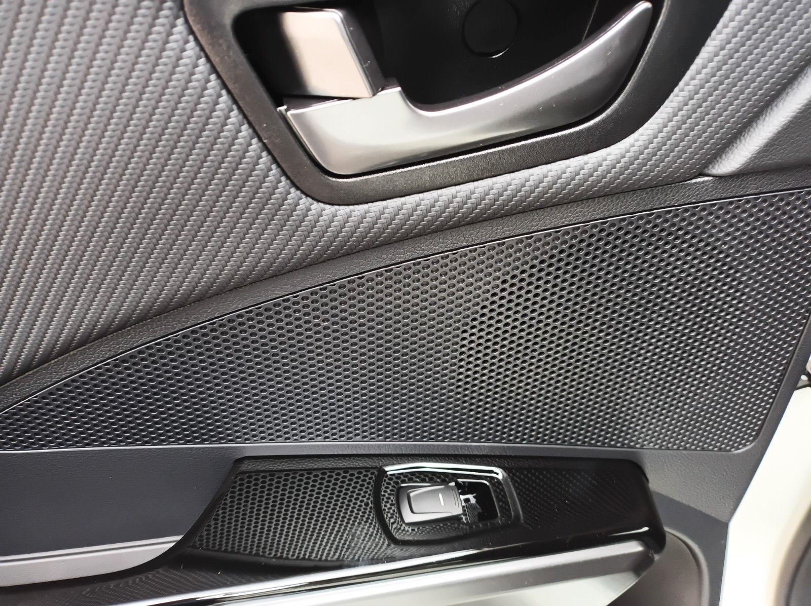 Fahrzeugabbildung KGM TIVOLI 1.5 NOMAD+AUTOMATIK+LM FELGEN+ANDROID++++