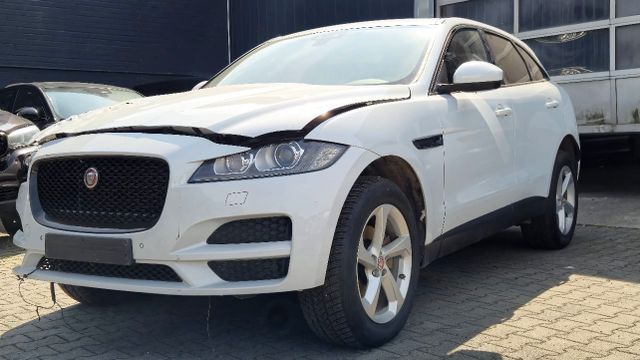 Jaguar F-PACE Prestige Motor Startett