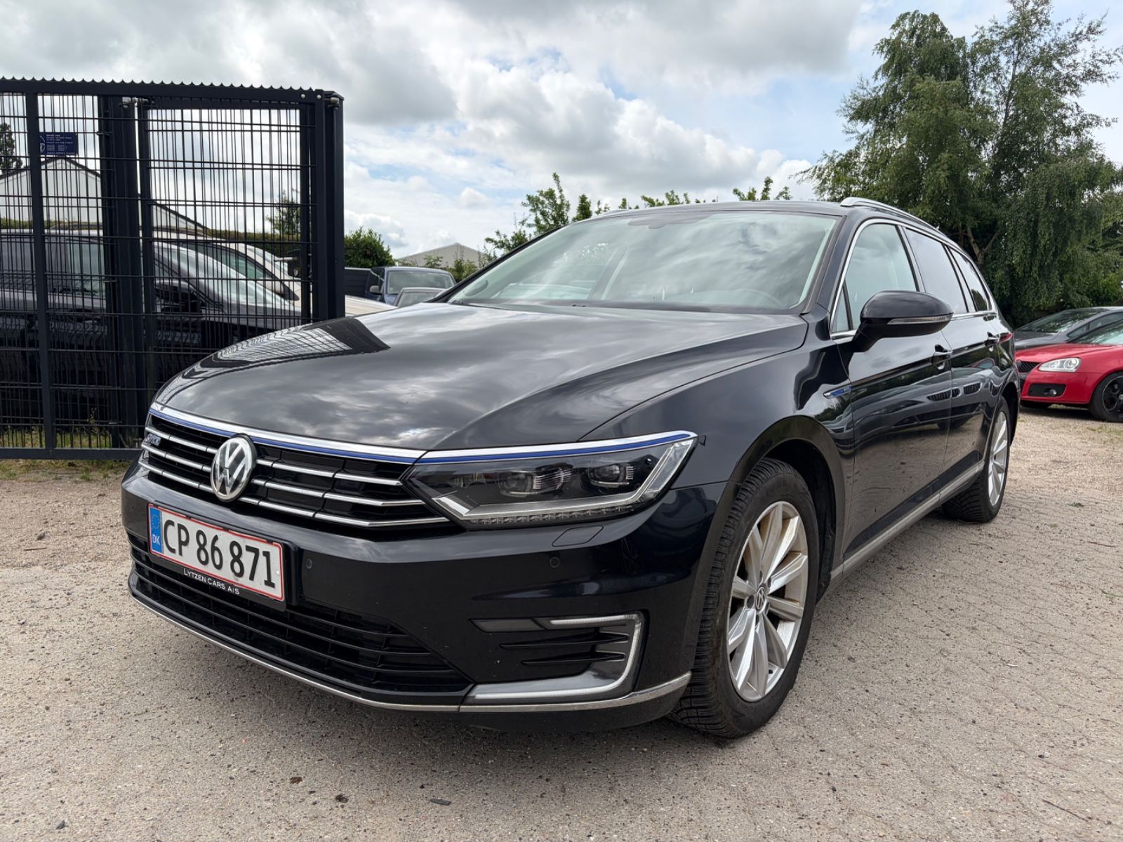 Volkswagen Passat - 1