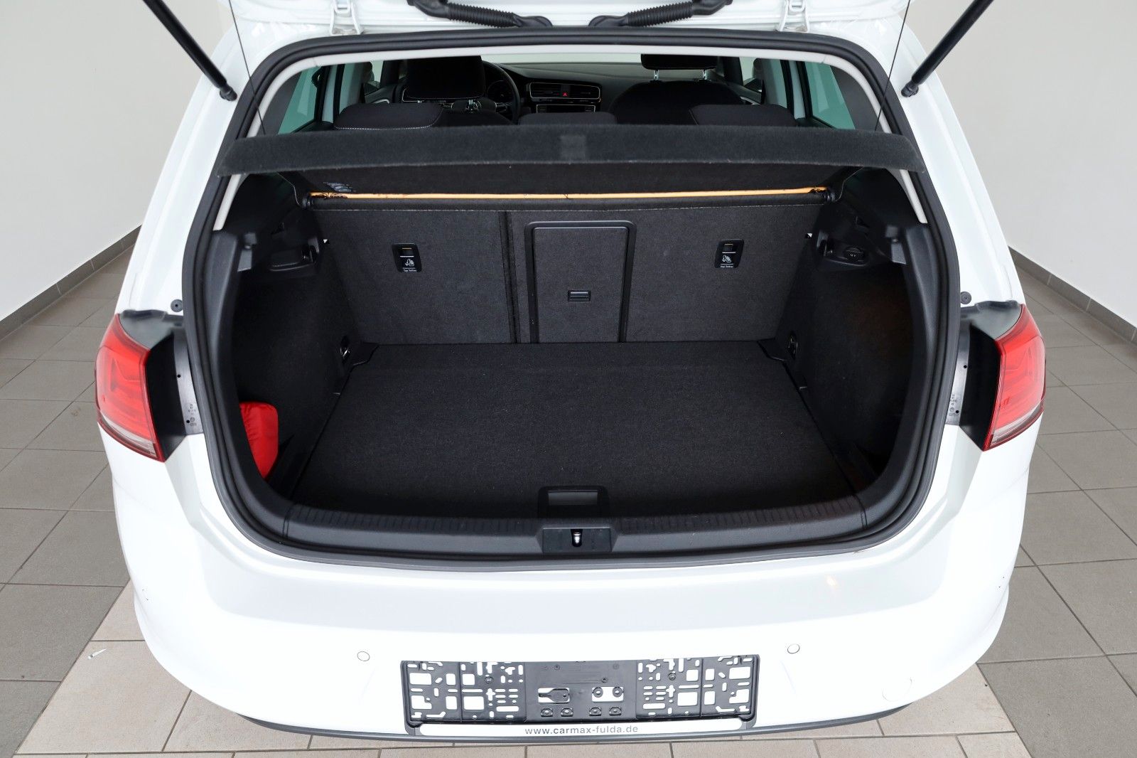 Fahrzeugabbildung Volkswagen Golf VII Lim. Cup SH,PDC vo.+hi.,Allwetterreifen