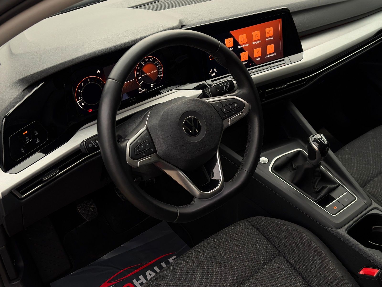 Fahrzeugabbildung Volkswagen Golf 1.5 TSI Life ACC LKAS PDC SHZ 3Z-Klima LED