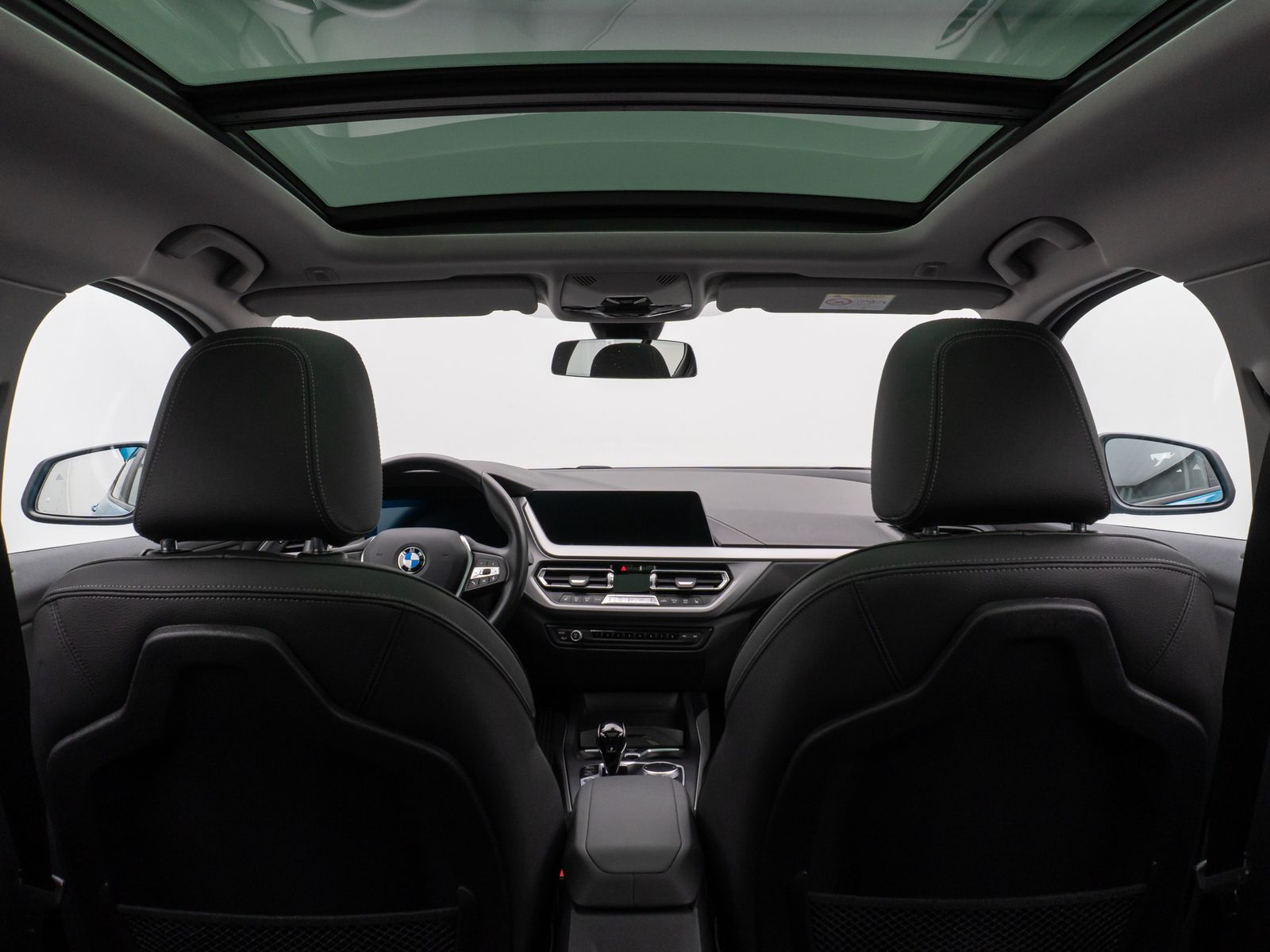 Fahrzeugabbildung BMW 118i Panorama Kamera Lenkrhzg DAB Komfort Sport