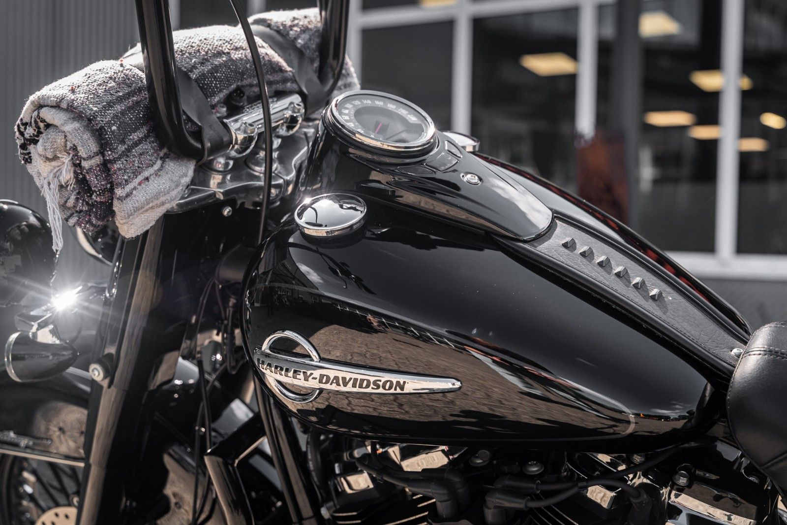 Fahrzeugabbildung Harley-Davidson FLHC Heritage - Chicano Umbau - Motorumbau -