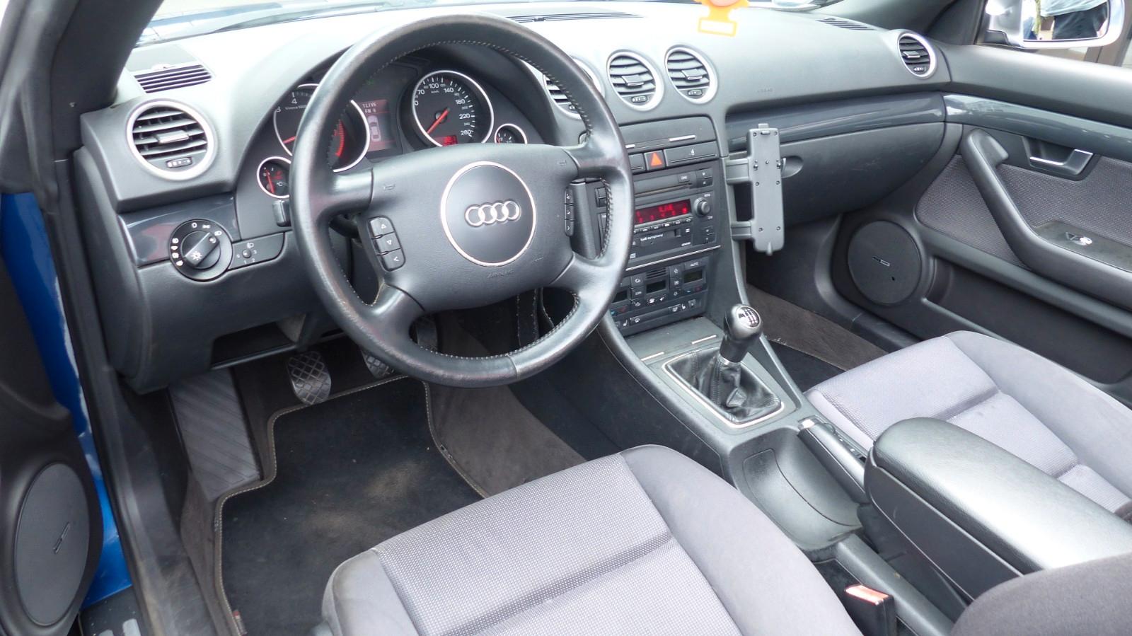 Audi A4 2.4 V6  Cabriolet.SCHALTER.ALU .SHZ. AHK CD.