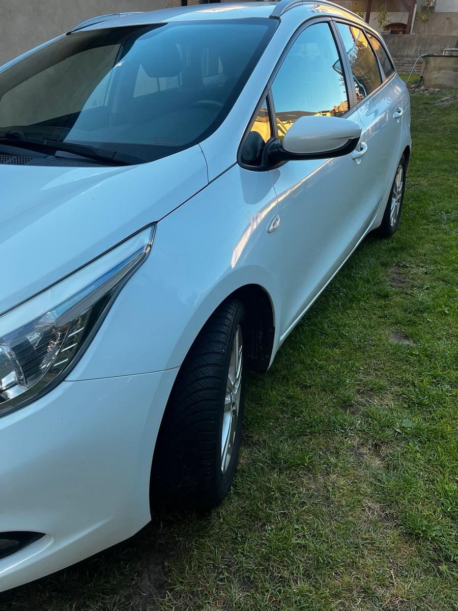 Kia cee'd 2012 — rear view