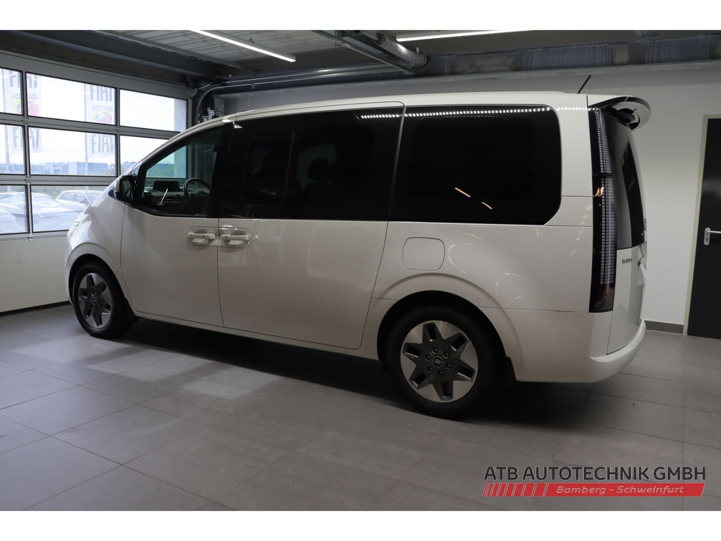 Fahrzeugabbildung Hyundai STARIA Prime 2WD 2.2 CRDi Park-Paket Navi Bose K