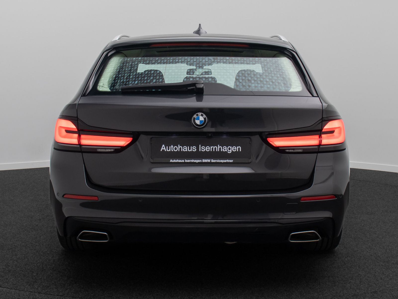 Fahrzeugabbildung BMW 520d DAB Kamera AHK Panorama HUD Leder Standheiz