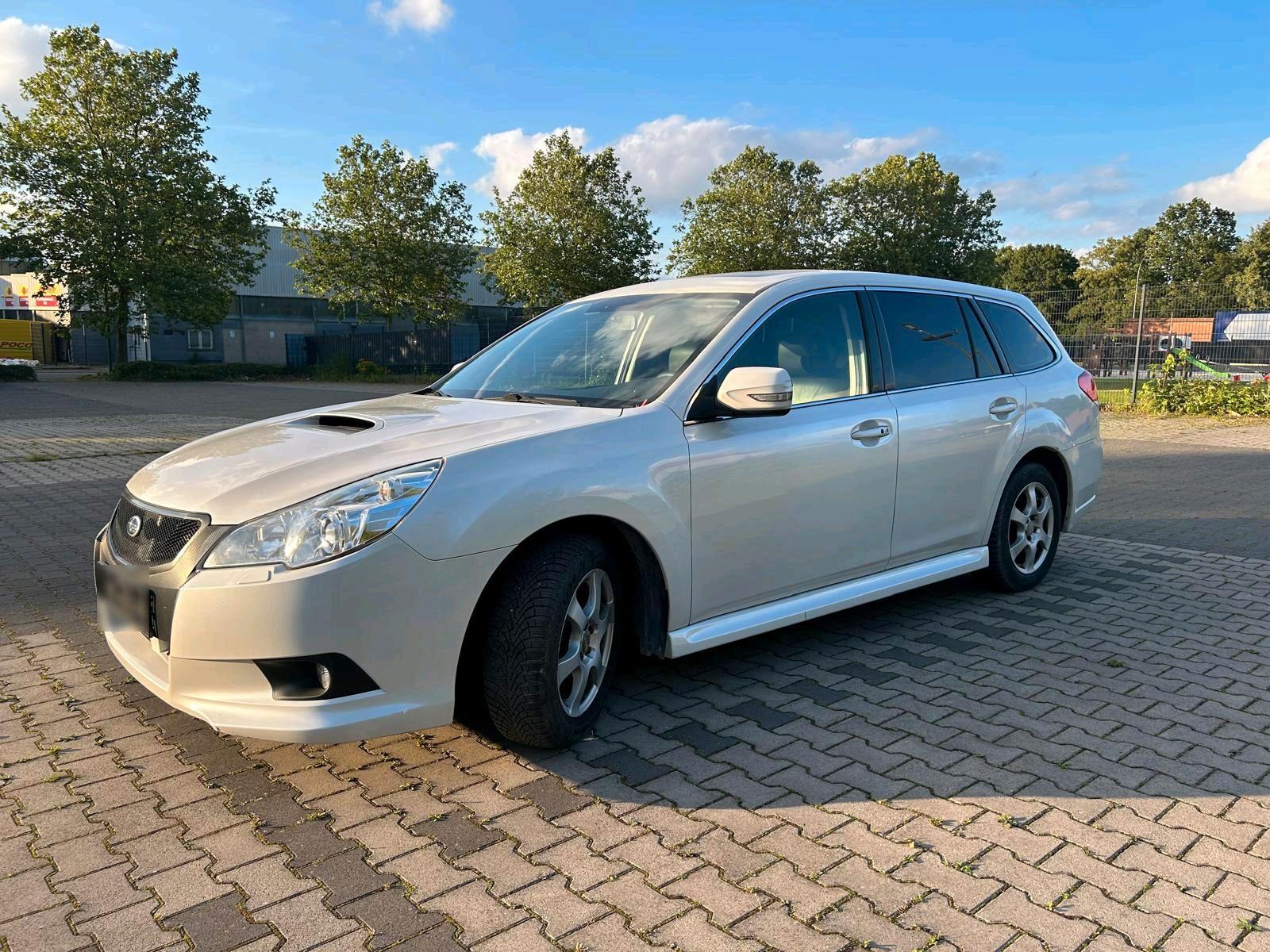 Subaru Legacy 2010 — rear view