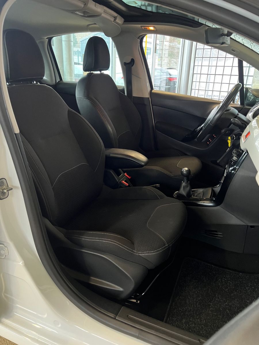Fahrzeugabbildung Citroën C3 Selection * WENIG KILOMETER *