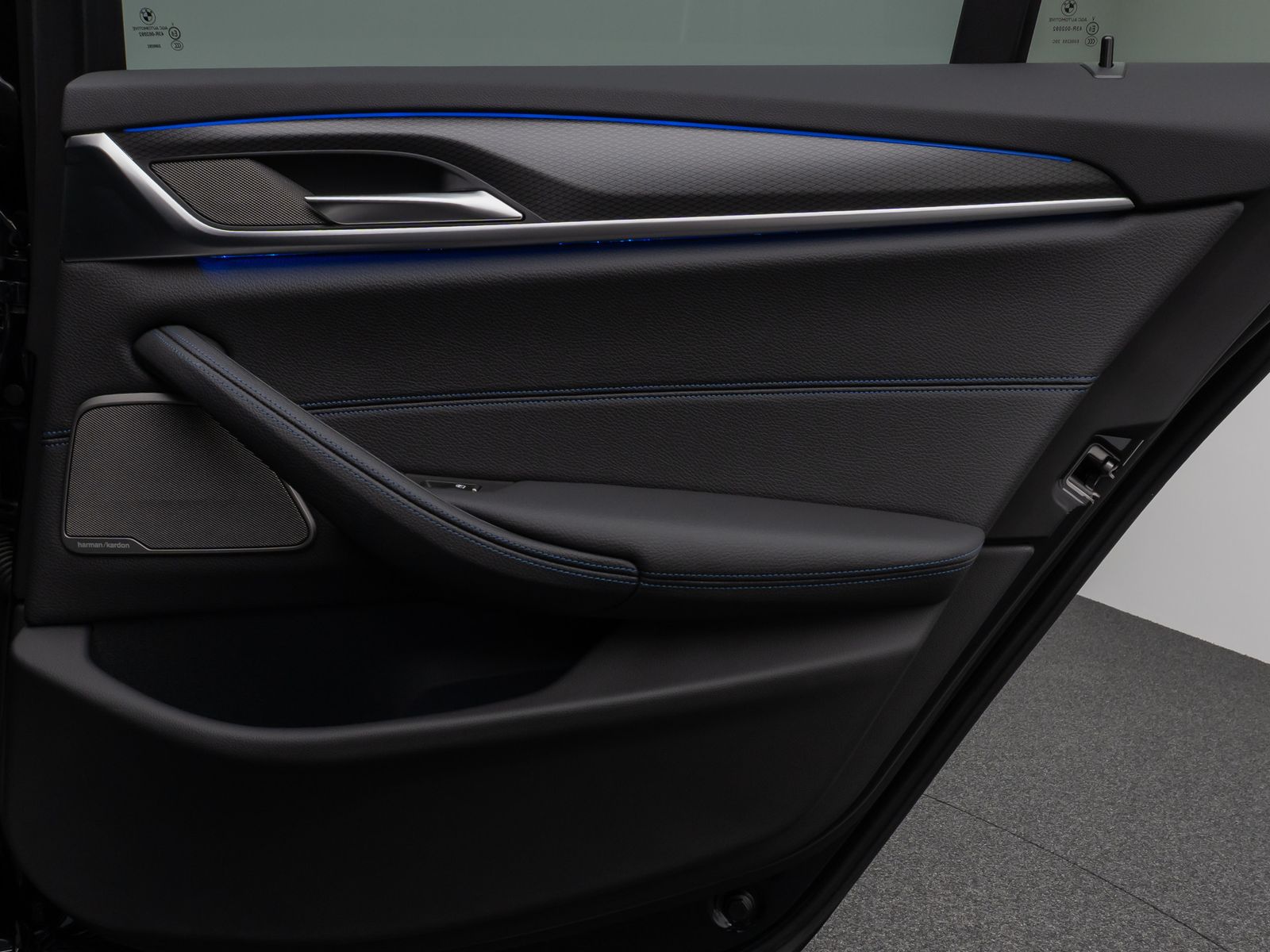 Fahrzeugabbildung BMW 530d xD M Sport Kamera HUD DAB H/K Komfort Alarm