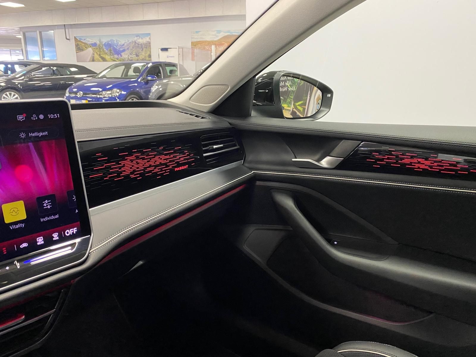 Fahrzeugabbildung Volkswagen Passat Variant 1.5 eTSI Elegance AHK+MATRIX+ACC+