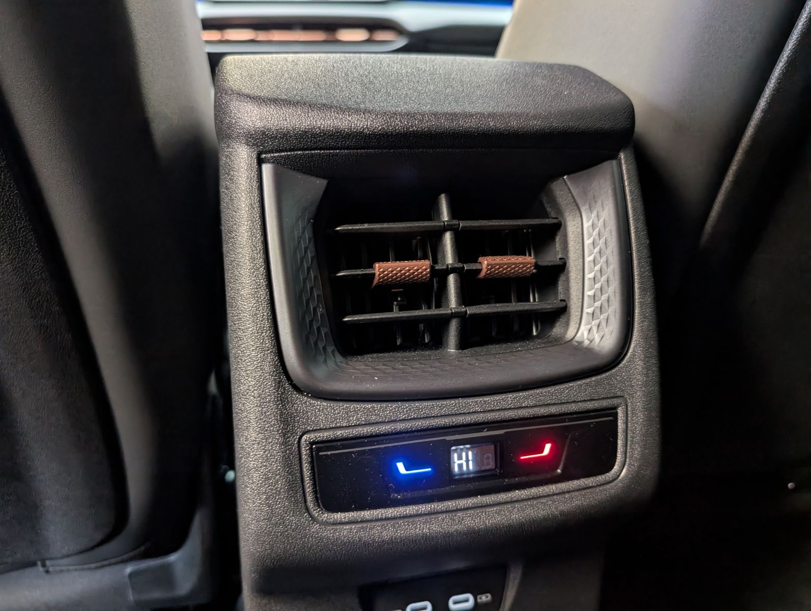 Immagine del veicolo CUPRA Terramar 1.5 eTSI Pacchetto Sennheiser Edge HUD 19 pollici
