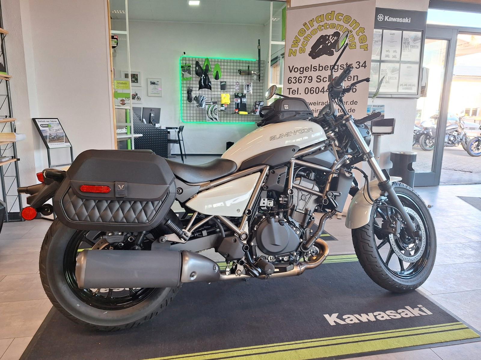 Kawasaki Eliminator 500 mit Seitentaschen