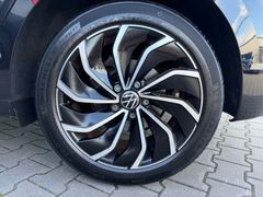 Fahrzeugabbildung Volkswagen Golf VIII Lim. Active eTSI *AHK*LED*TEMP*SHZ*