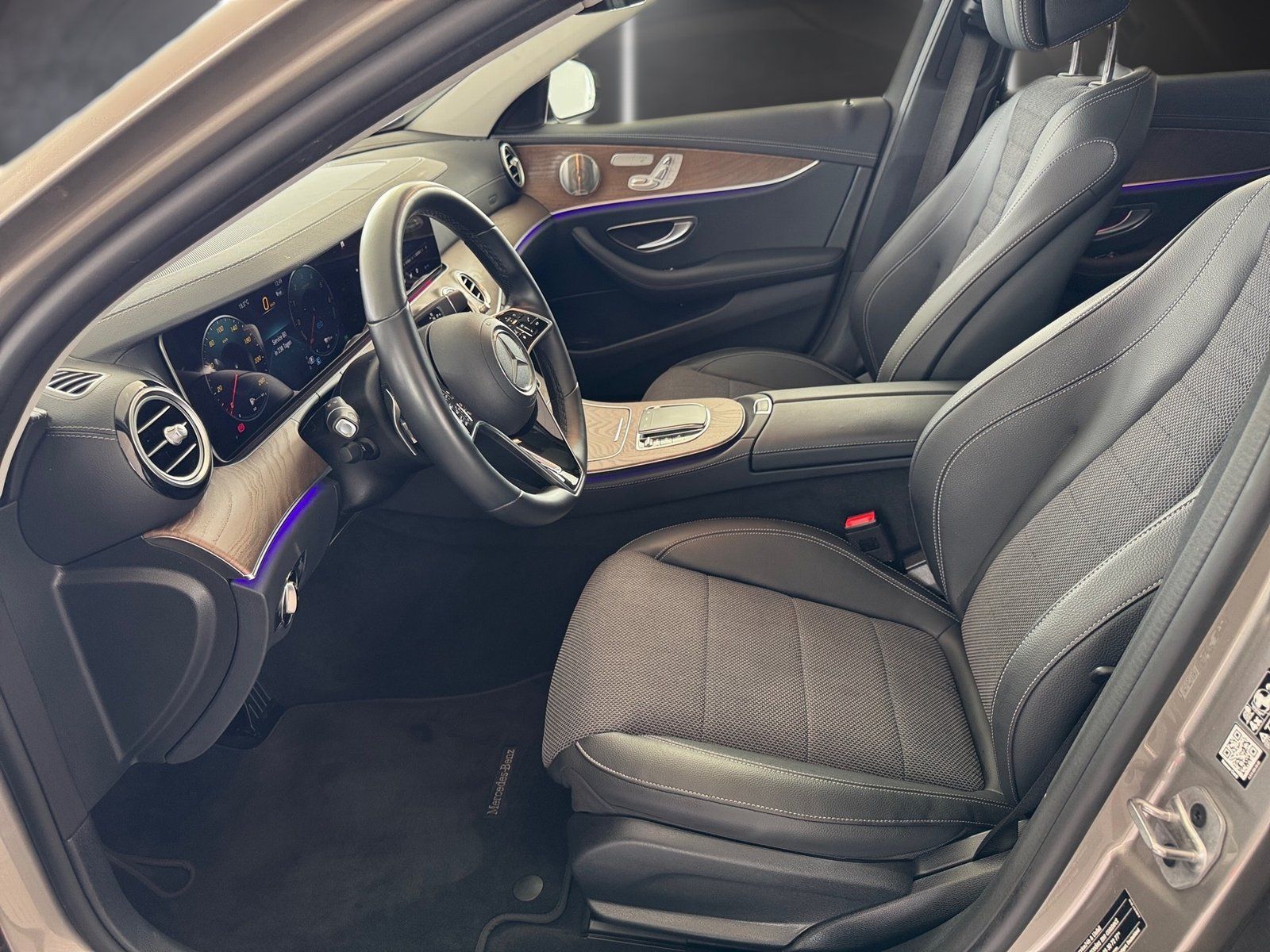 Fahrzeugabbildung Mercedes-Benz E 300 de AMG 4M*Distronic*AirBody*Burmester*LED*