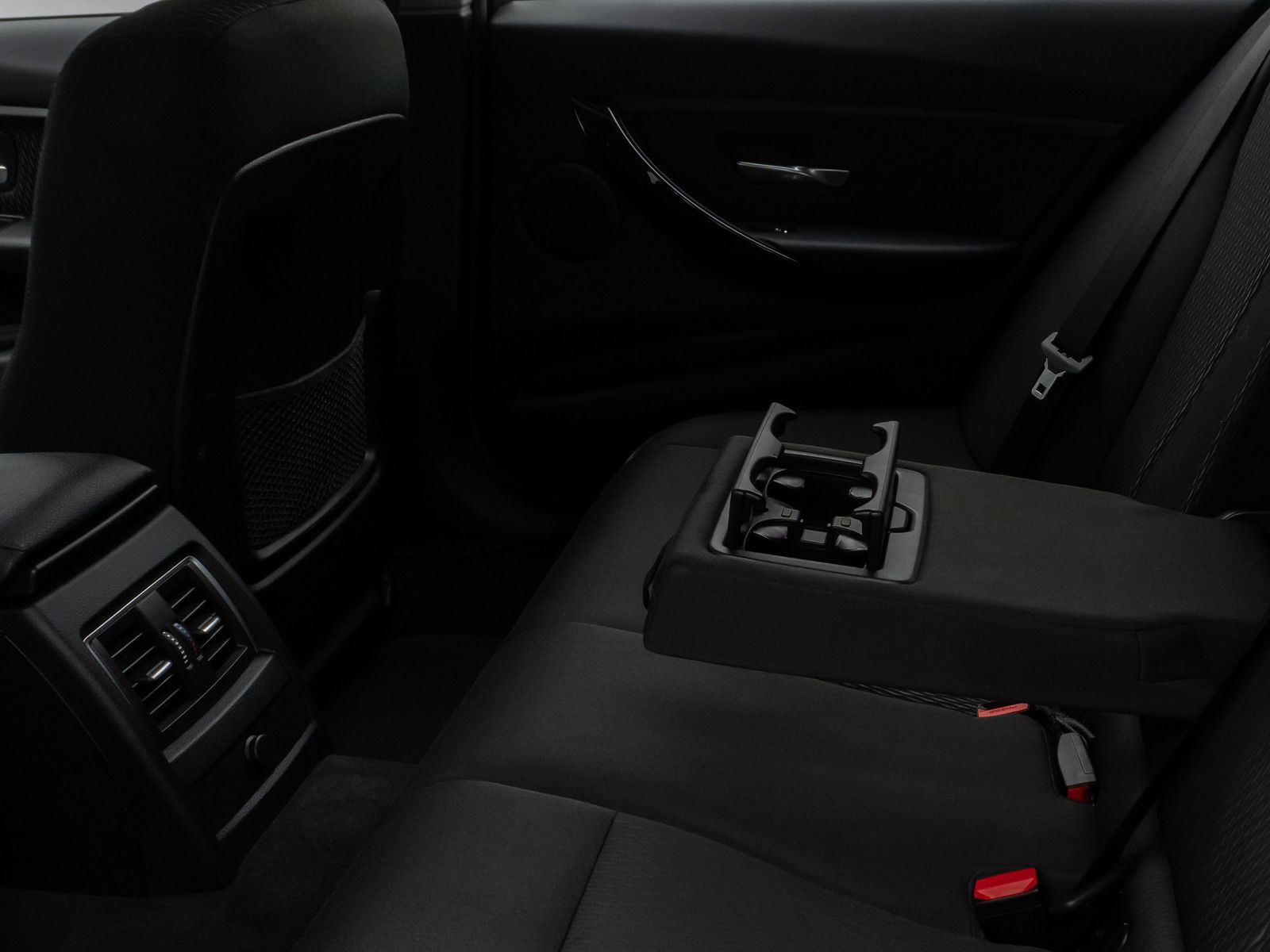 Fahrzeugabbildung BMW 320i Advantage HiFi Navi Lordos PDC LED Alarm