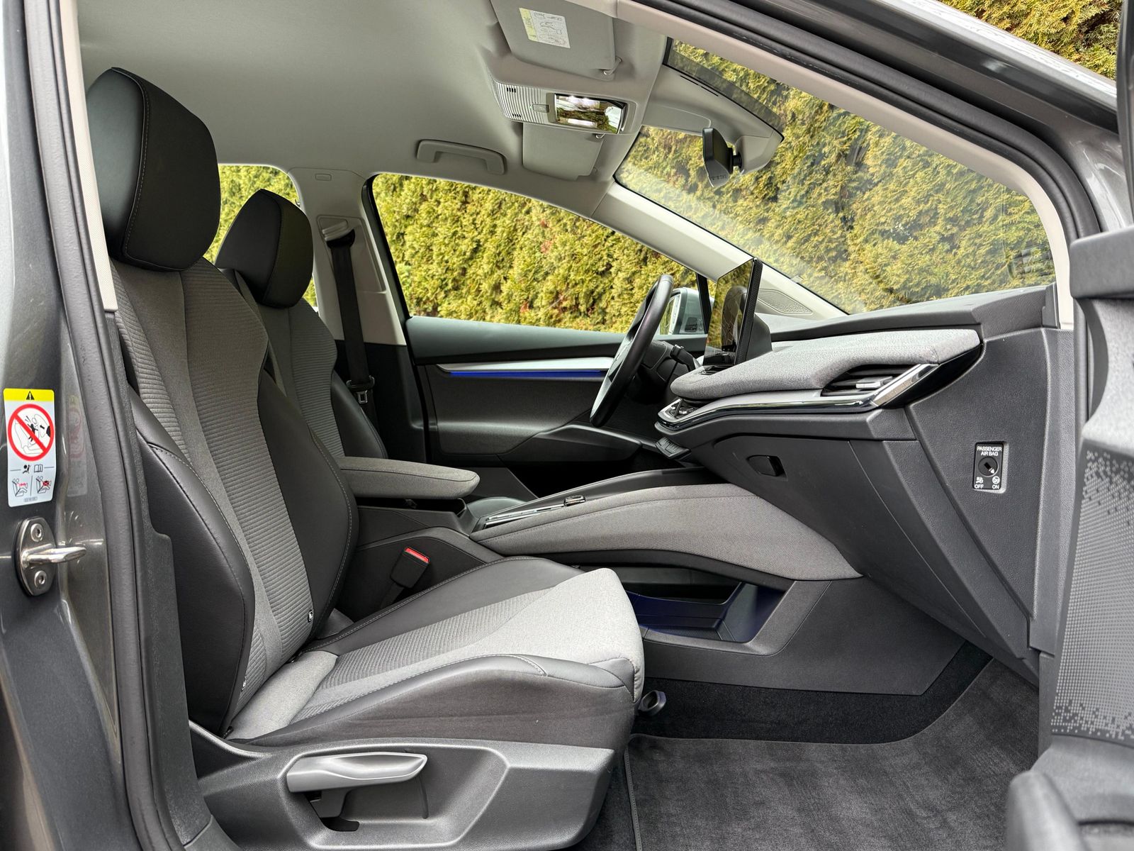 Fahrzeugabbildung SKODA Enyaq 60 Loft CCS+LED+NAV+SHZ+KAMERA+AHK+ACC+DAB