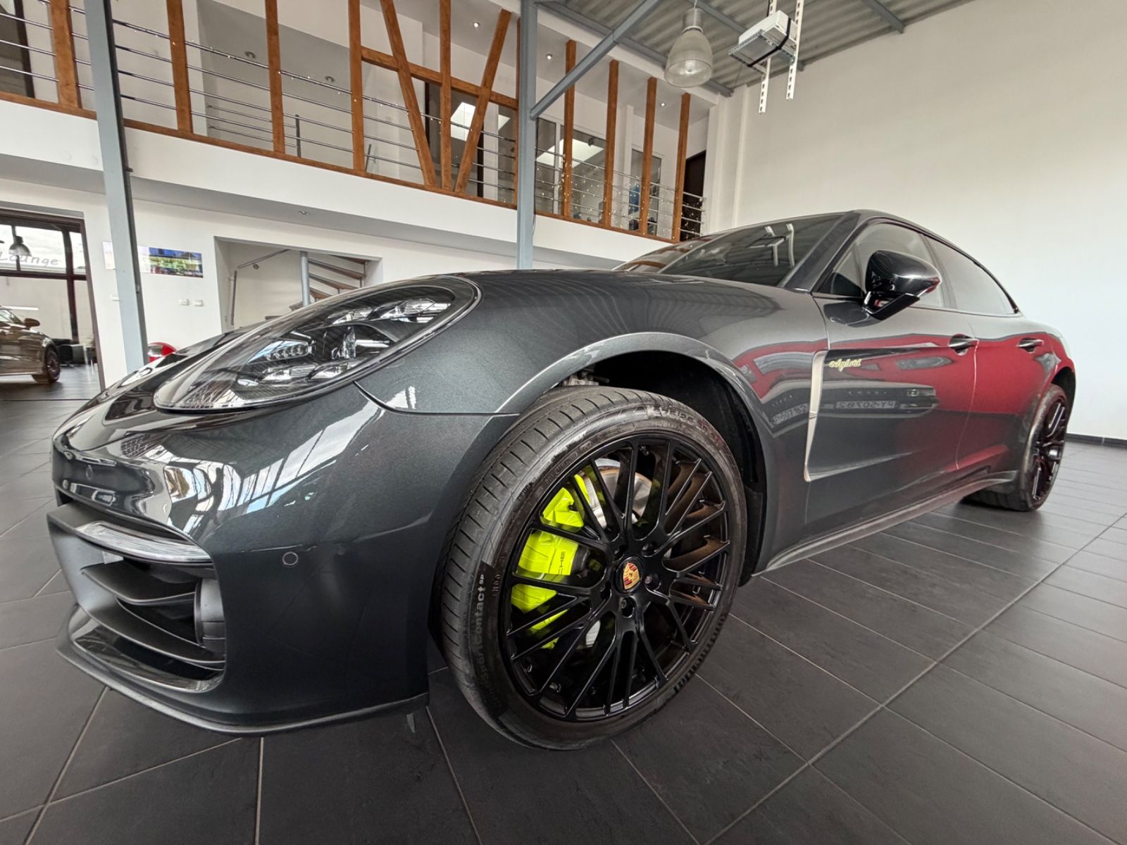 Porsche Panamera Sport Turismo 4 E-Hybrid Platinum Editi